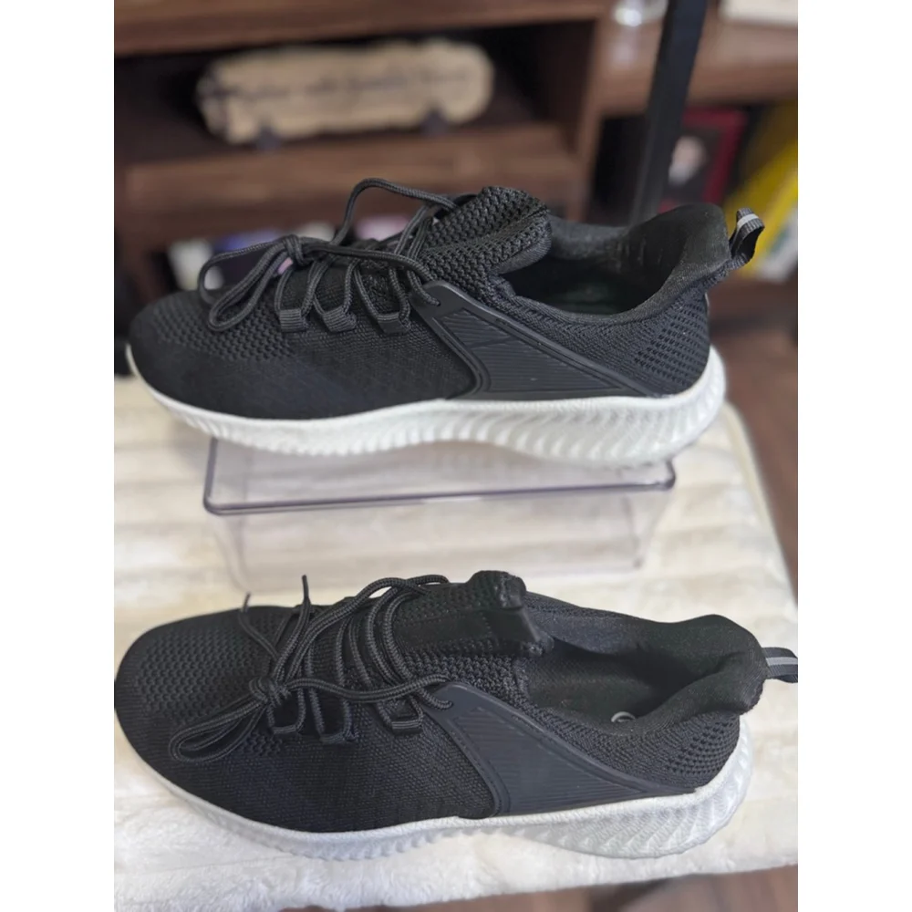 Women's Unbranded Black & White Athletic Sneakers US 10